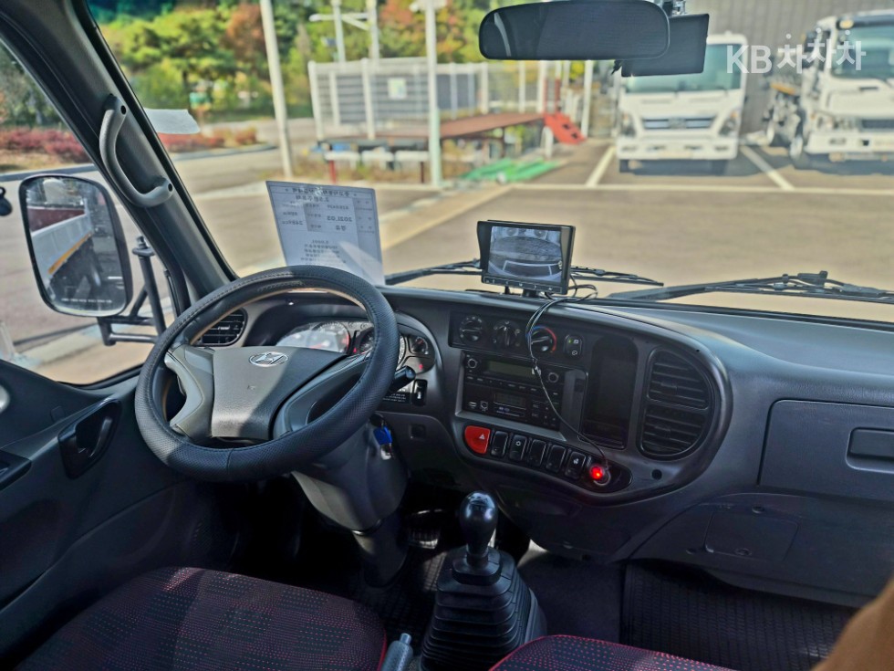 Hyundai Mighty Short Wheelbase High Floor Deluxe — фото 4