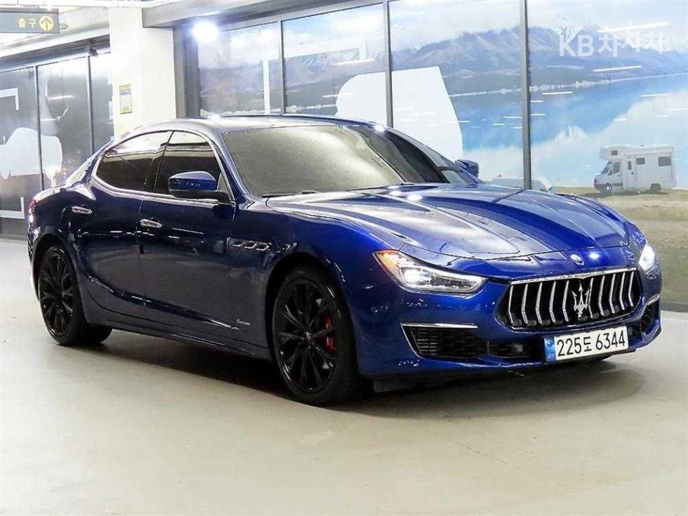 Maserati Ghibli GranLusso — фото 1