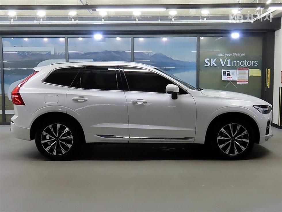 Volvo XC60 Ultimate Bright — фото 3