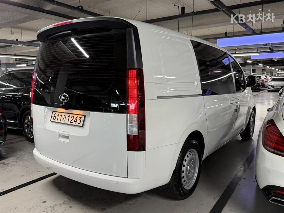 Hyundai Staria Smart — фото 3