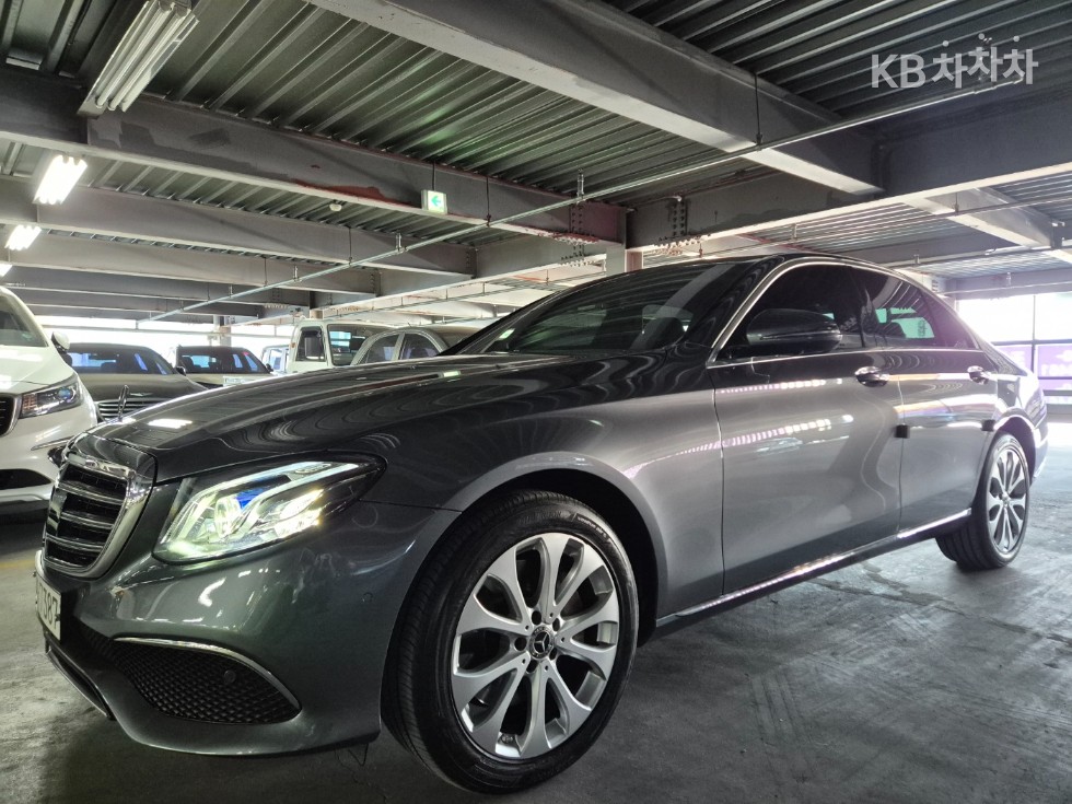 Mercedes-Benz E-Class Exclusive — фото 1