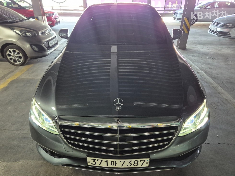 Mercedes-Benz E-Class Exclusive — фото 2