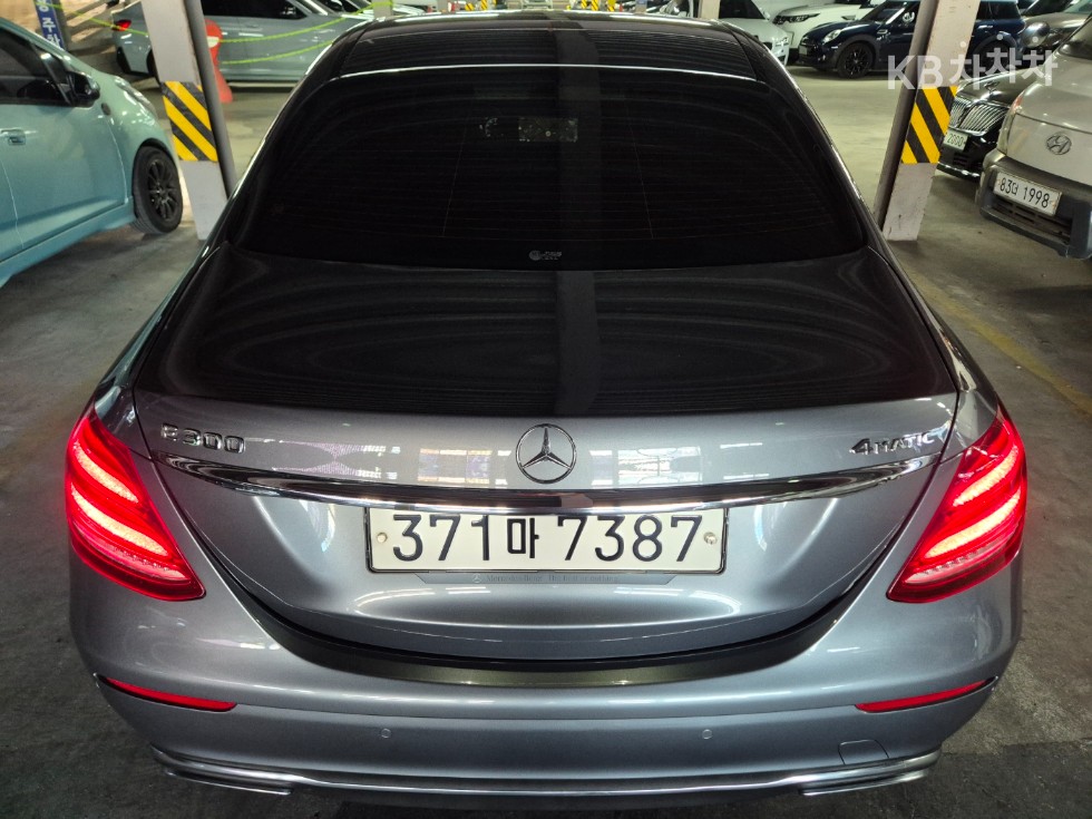 Mercedes-Benz E-Class Exclusive — фото 4