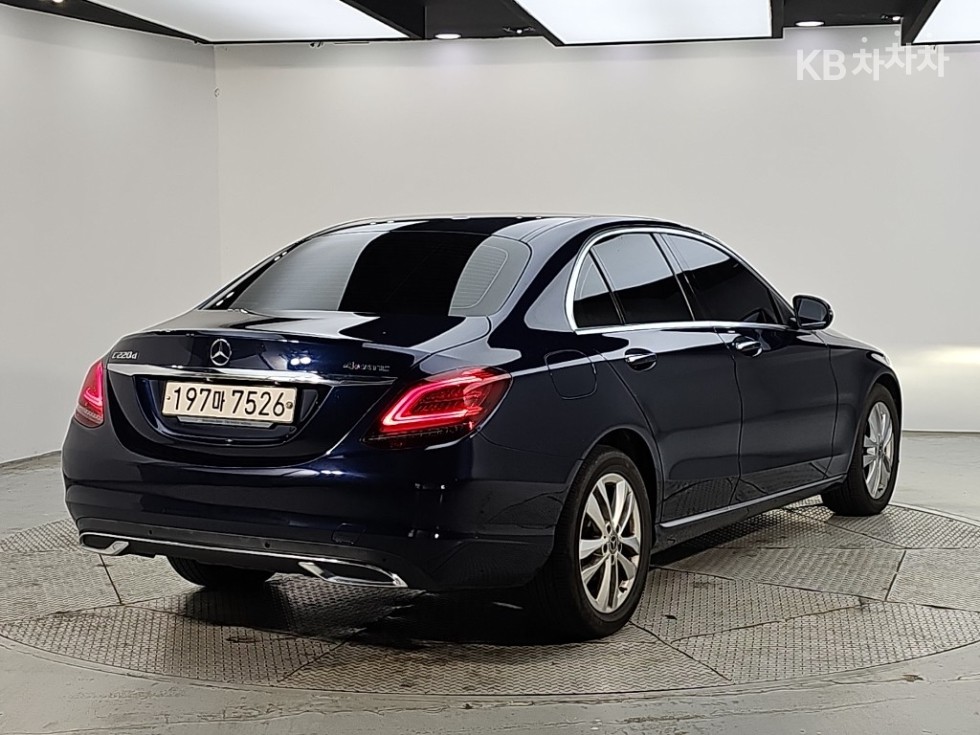 Mercedes-Benz C-Class W205 (14~) — фото 4