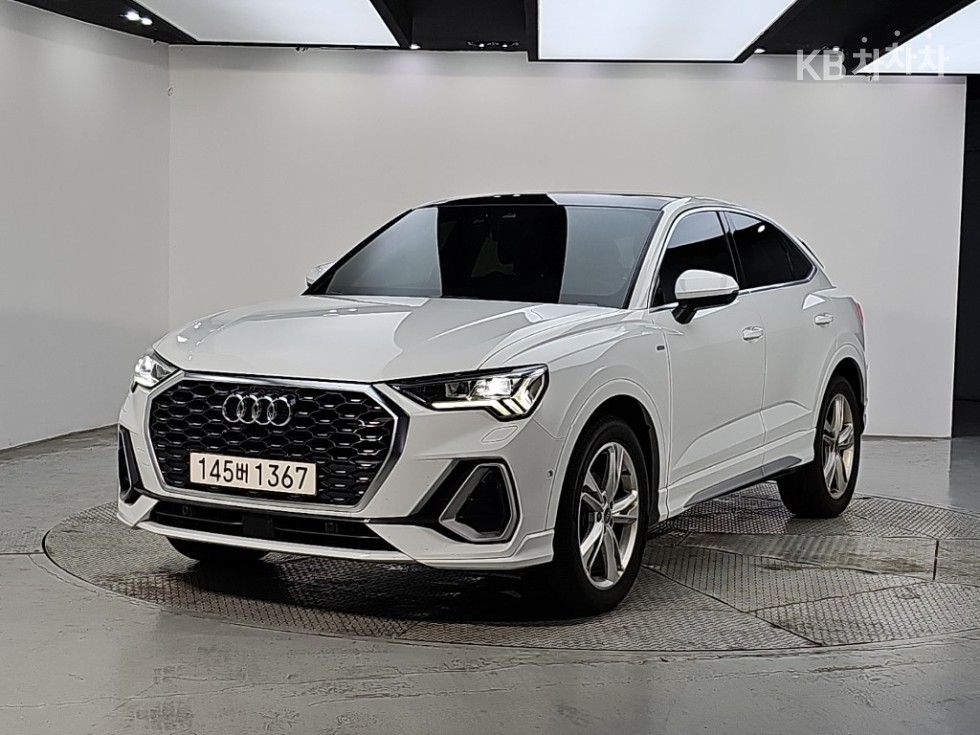 Audi Q3 Premium — фото 1
