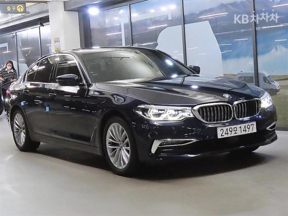 BMW 5 Series Luxury Line Plus — фото 1