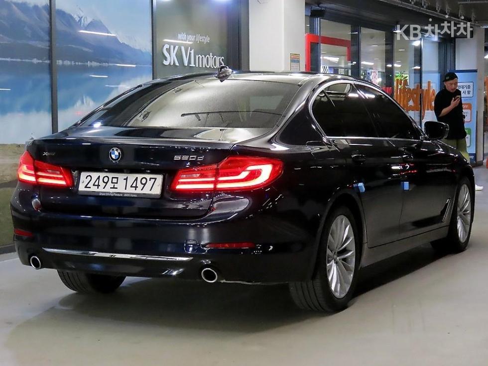 BMW 5 Series Luxury Line Plus — фото 4