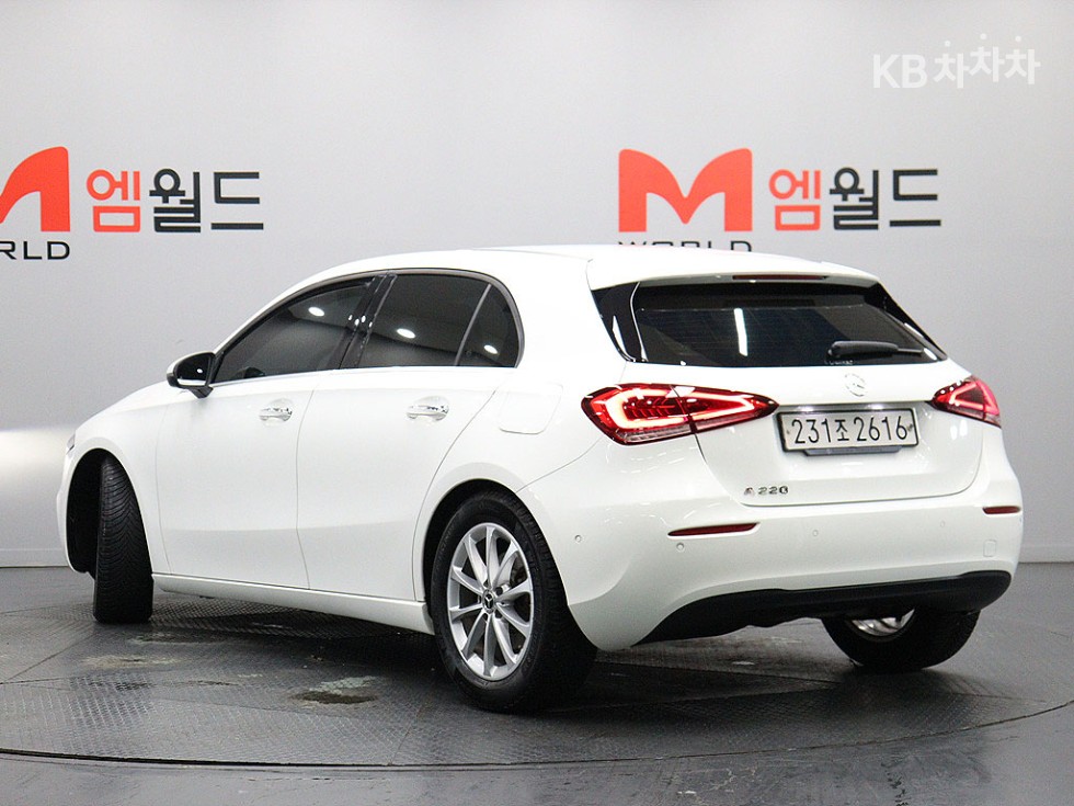 Mercedes-Benz A-Class BASE MODEL — фото 4