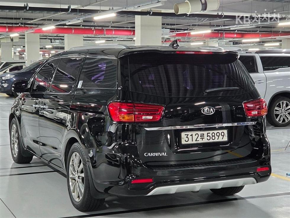 Kia Carnival PRESTIGE — фото 3