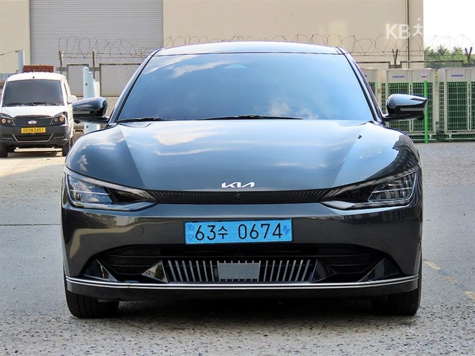 기아 EV6 2021년식 기아 EV6 롱 레인지 2WD 어스