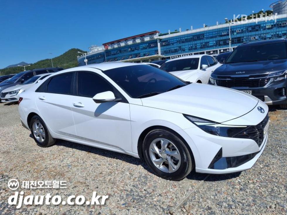 Hyundai Avante — фото 3