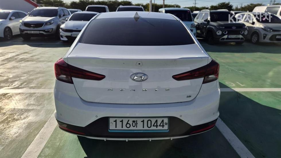 Hyundai Avante Smart — фото 2
