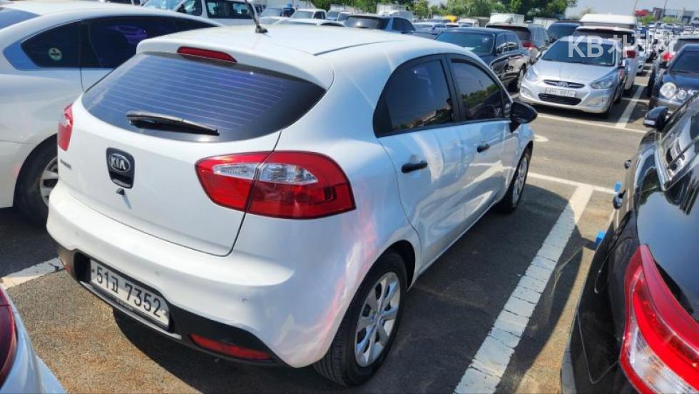 2014 - kia pride