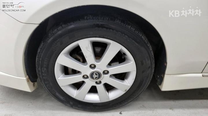 Chevrolet Tosca Premium 6 L6 2.0 SX 9