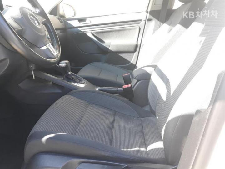 Volkswagen Jetta 2.0 TDI 9