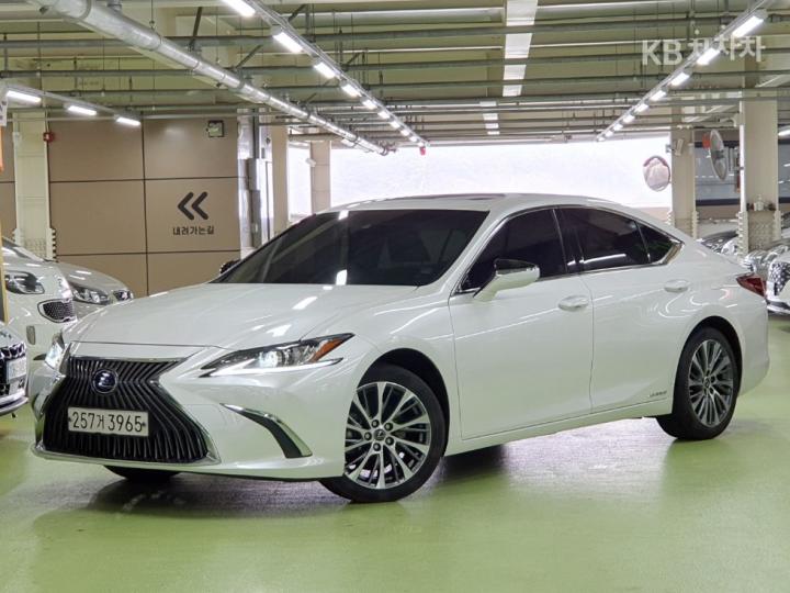 Lexus ES New Generation 300h Luxury