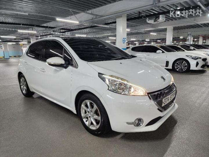 Peugeot 208 1.4 e-HDi 5 Duo ECO 8