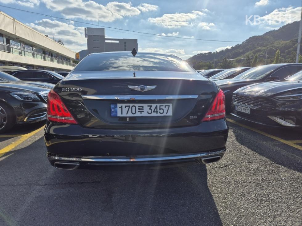 2018 - genesis eq900