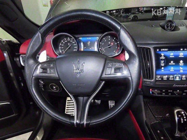 Maserati Levante 3.0 S AWD Base Type 9