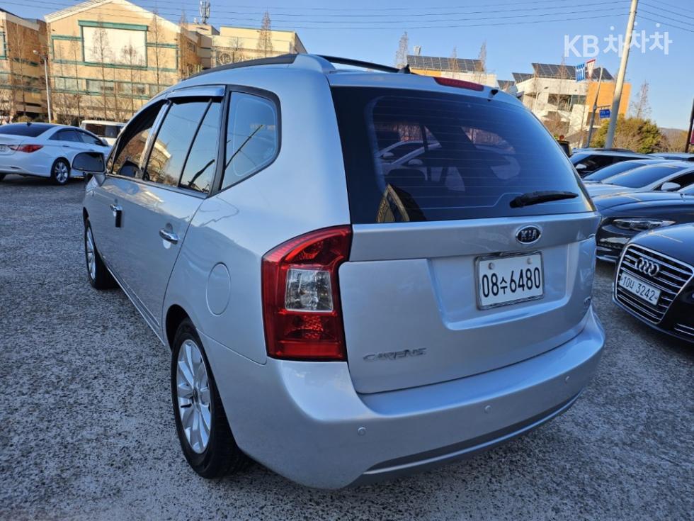 Kia Carens — miniaturë 4