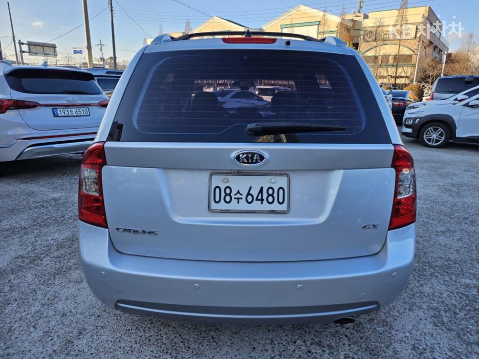 Kia Carens — miniaturë 3