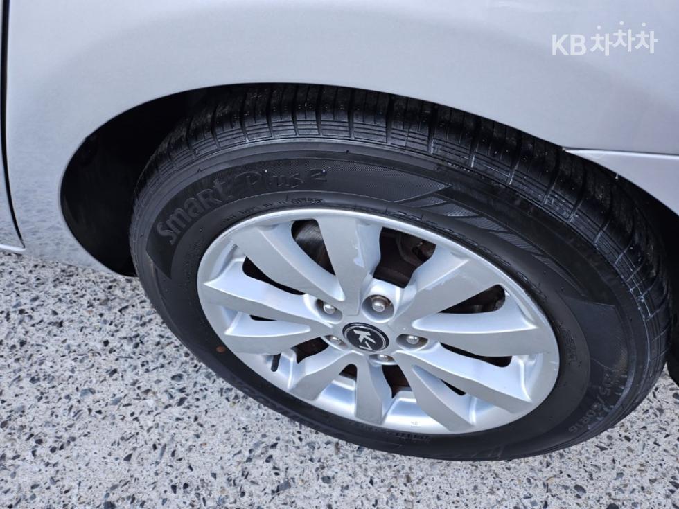 Kia Carens — miniaturë 5