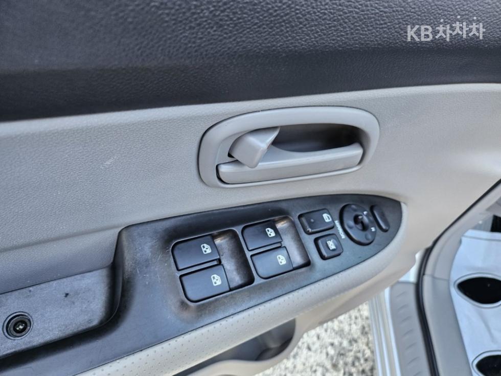 Kia Carens — miniaturë 11
