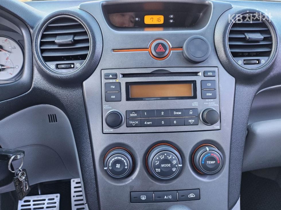 Kia Carens — miniaturë 12