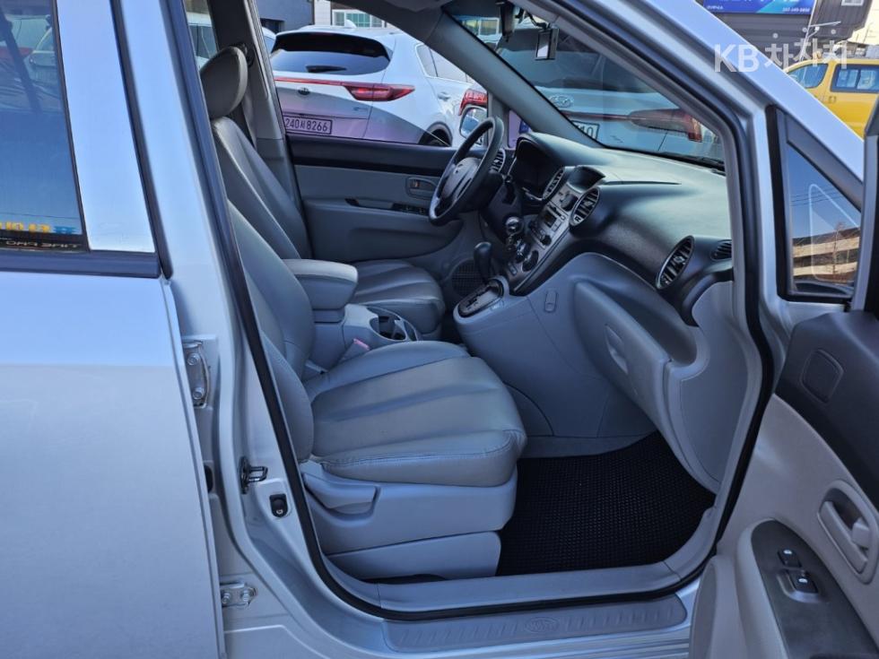 Kia Carens — miniaturë 14