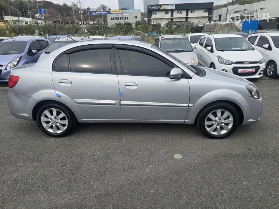 2010 - kia pride