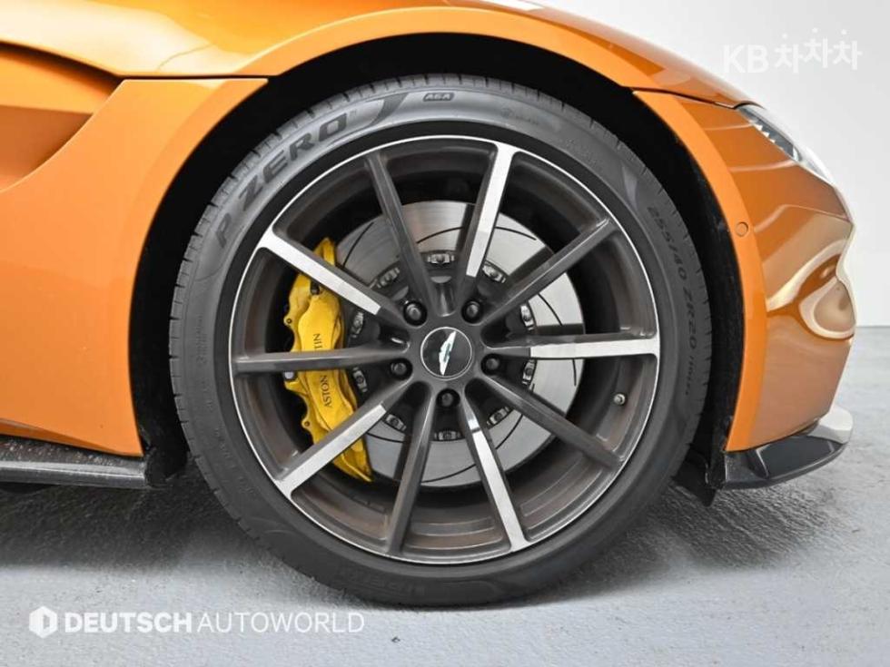 Aston Martin Vantage — miniaturë 5