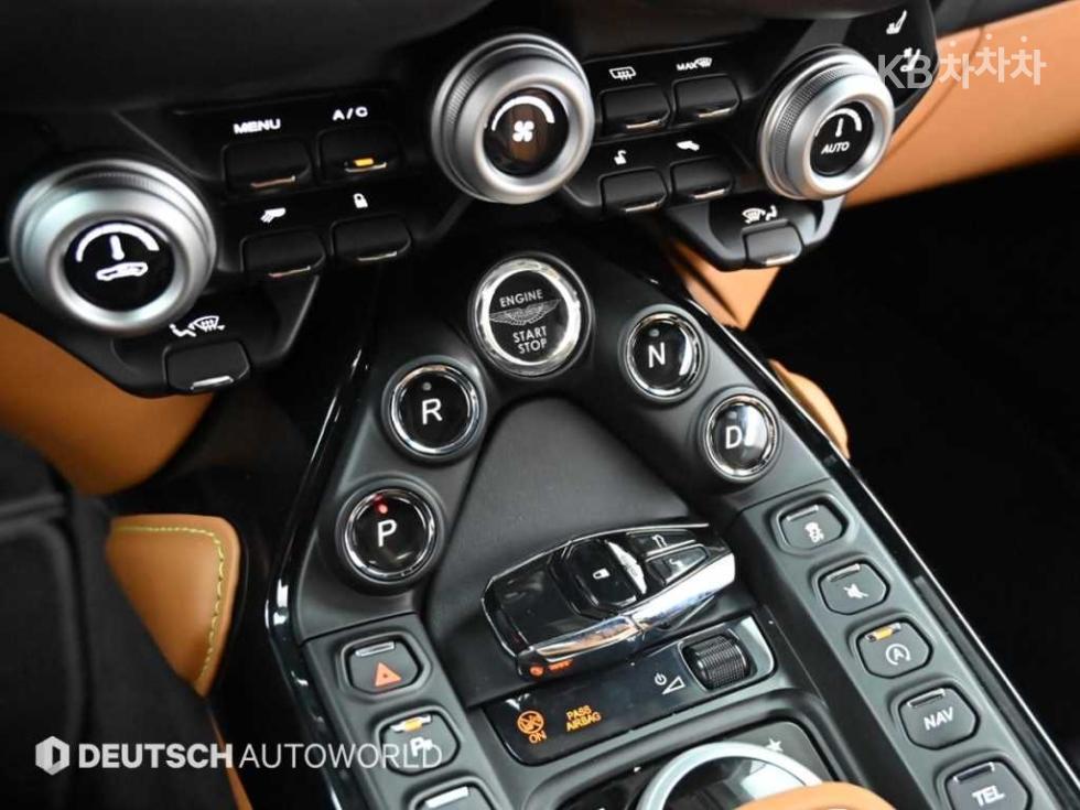 Aston Martin Vantage — miniaturë 9