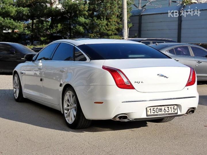 Jaguar XJ 3.0D Premium Luxury LWB X351 4