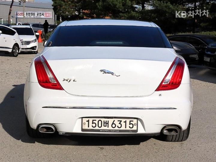 Jaguar XJ 3.0D Premium Luxury LWB X351 5