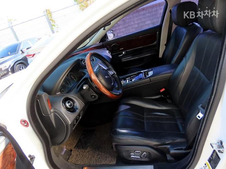 Jaguar XJ 3.0D Premium Luxury LWB X351 6