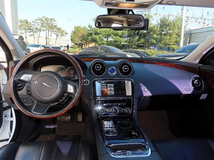 Jaguar XJ 3.0D Premium Luxury LWB X351 8