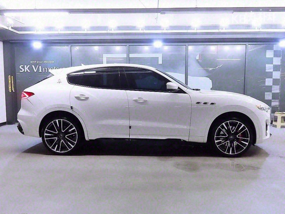Maserati Levante — miniaturë 3