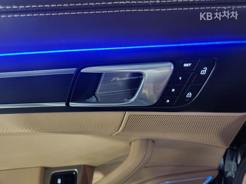 Porsche Panamera — miniaturë 12