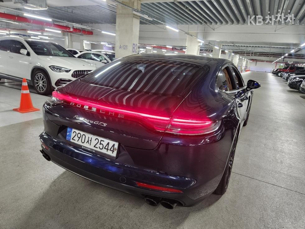 Porsche Panamera — miniaturë 15