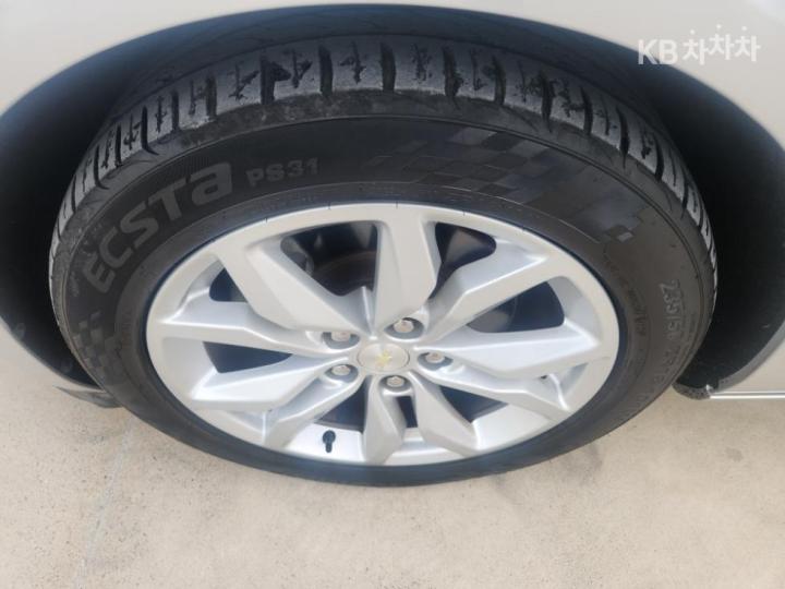 Chevrolet Impala 2.5 LT 9