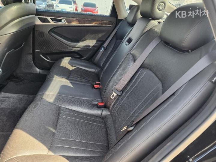 Hyundai Genesis DH G330 Premium AWD 10