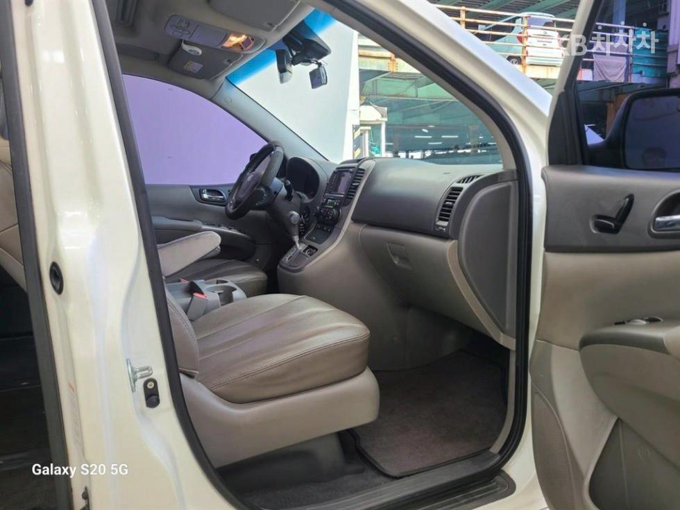 2012 - kia carnival