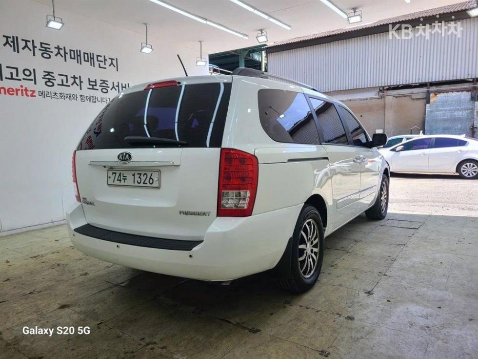 2012 - kia carnival