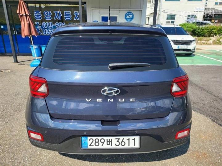 Hyundai Venue Gasoline 1.6 Smart 4