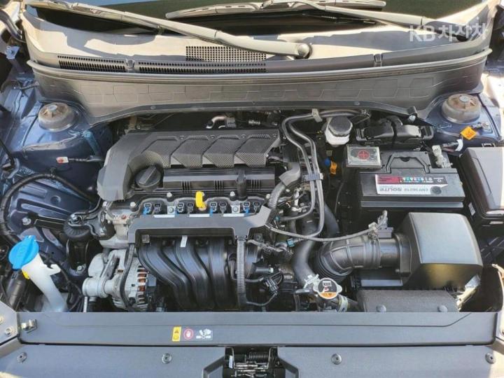 Hyundai Venue Gasoline 1.6 Smart 6