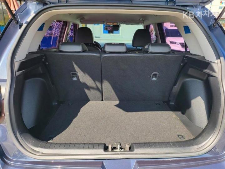 Hyundai Venue Gasoline 1.6 Smart 7