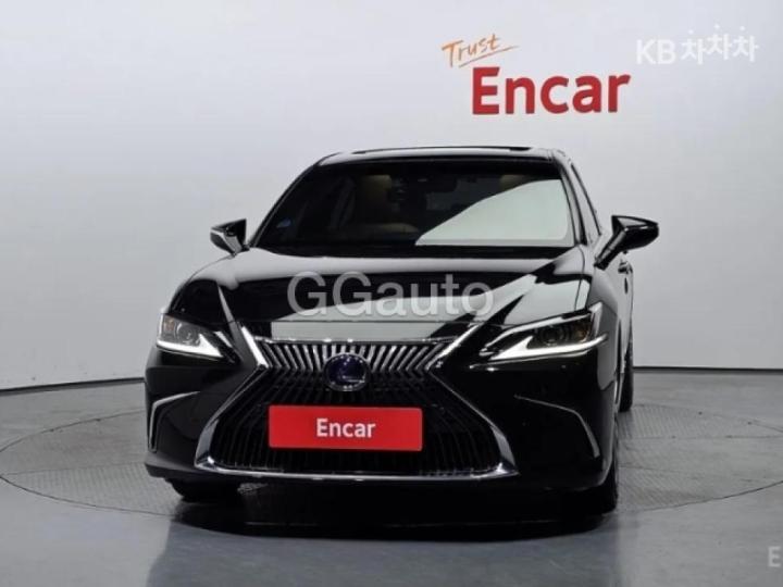 Lexus ES New Generation 300h Luxury+ 4