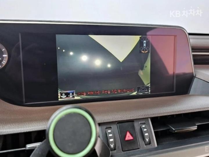 Lexus ES New Generation 300h Luxury+ 8