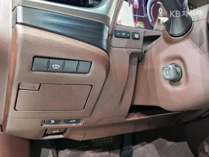 Lexus ES New Generation 300h Luxury+ 9