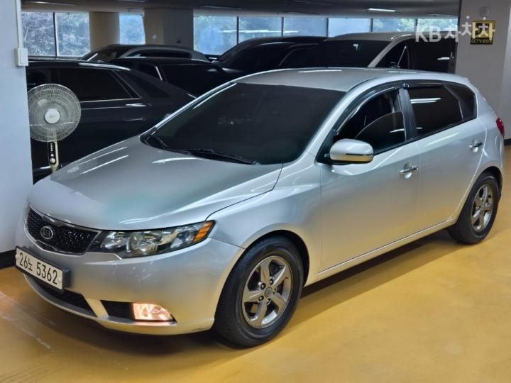 Kia Forte Hatchback 1.6 GDI Prestige Base Type 2